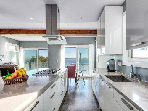 15061 Victoria Avenue, White Rock, BC 