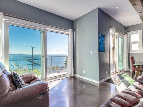 15061 Victoria Avenue, White Rock, BC 