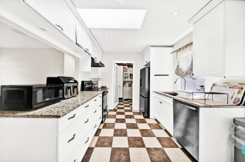 10125 Helen Drive, Surrey, BC 