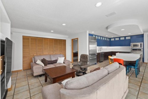 13102 13 Avenue, Surrey, BC 