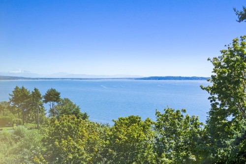 13102 13 Avenue, Surrey, BC 