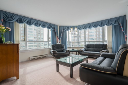 703-3190 Gladwin Road, Abbotsford, BC 