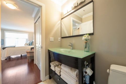 303-1153 Vidal Street, White Rock, BC 