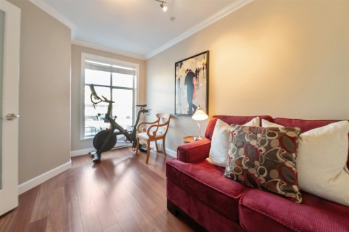 303-1153 Vidal Street, White Rock, BC 