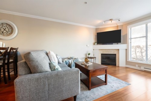 303-1153 Vidal Street, White Rock, BC 