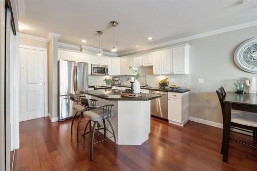 303-1153 Vidal Street, White Rock, BC 
