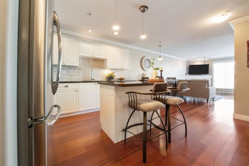 303-1153 Vidal Street, White Rock, BC 