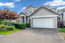 15438 112 Avenue  Surrey, BC V3R 6H1