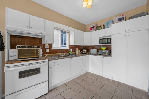 15438 112 Avenue, Surrey, BC 