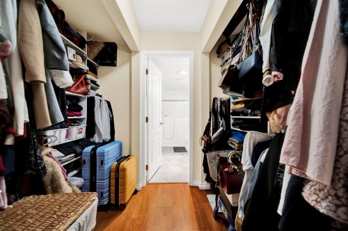 215-9626 148 Street, Surrey, BC 