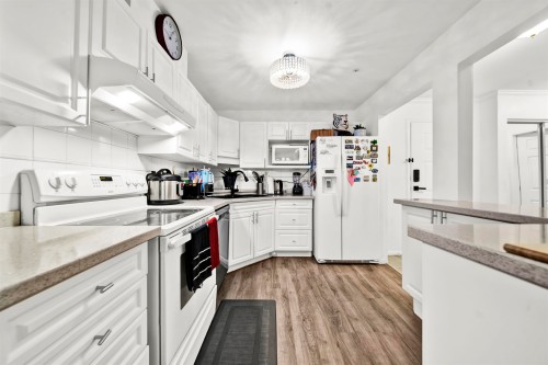 215-9626 148 Street, Surrey, BC 