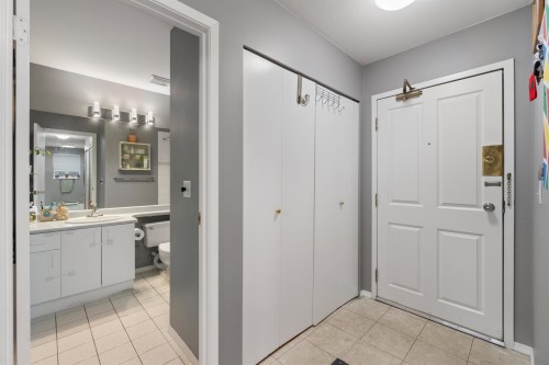 401-10533 University Drive, Surrey, BC 