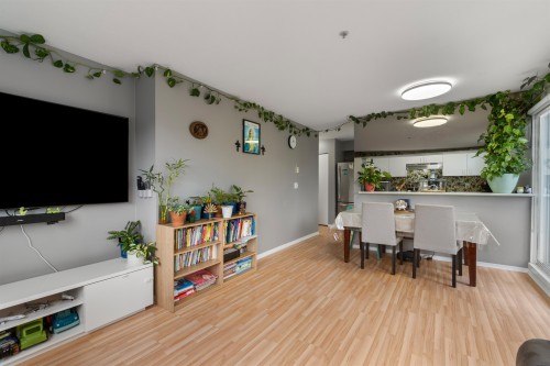 401-10533 University Drive, Surrey, BC 