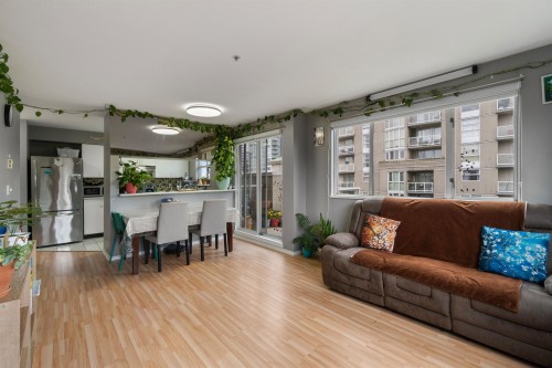 401-10533 University Drive, Surrey, BC 
