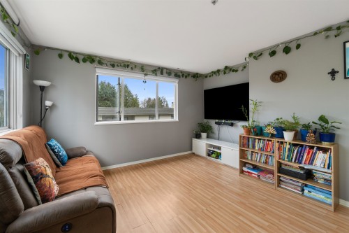 401-10533 University Drive, Surrey, BC 