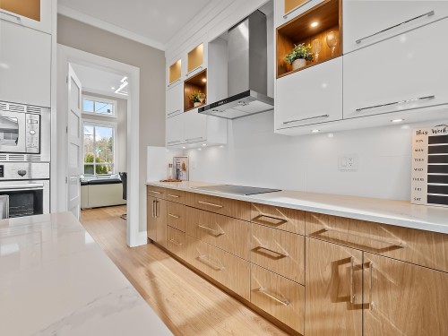 11586 84B Avenue, Delta, BC - Indoor Photo Showing Kitchen