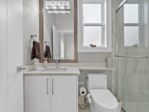 11586 84B Avenue, Delta, BC - Indoor Photo Showing Bathroom