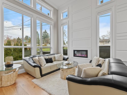 11586 84B Avenue, Delta, BC - Indoor Photo Showing Living Room With Fireplace