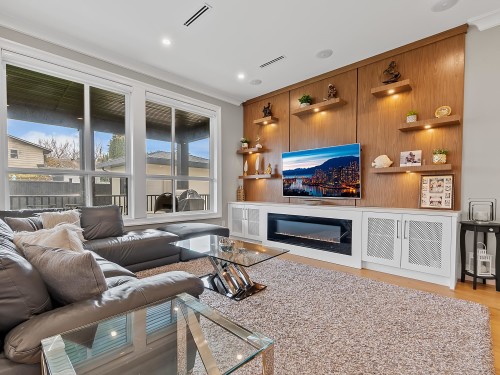 11586 84B Avenue, Delta, BC - Indoor Photo Showing Living Room With Fireplace