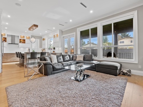 11586 84B Avenue, Delta, BC - Indoor Photo Showing Living Room