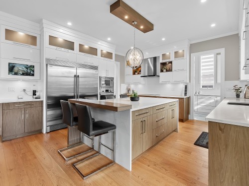 11586 84B Avenue, Delta, BC - Indoor Photo Showing Kitchen With Upgraded Kitchen
