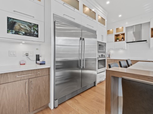 11586 84B Avenue, Delta, BC - Indoor Photo Showing Kitchen With Upgraded Kitchen