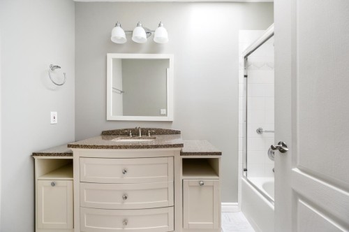 1071 King George Boulevard, Surrey, BC 