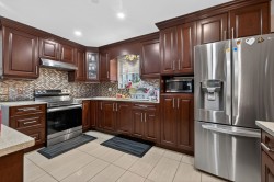 7576 140 Street  Surrey, BC V3W 5J8