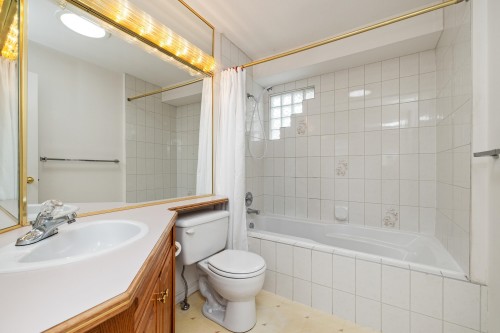 8658 165A Street, Surrey, BC 