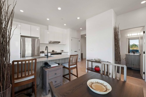 601-32838 Landeau Place, Abbotsford, BC 