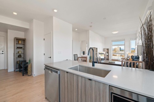 601-32838 Landeau Place, Abbotsford, BC 