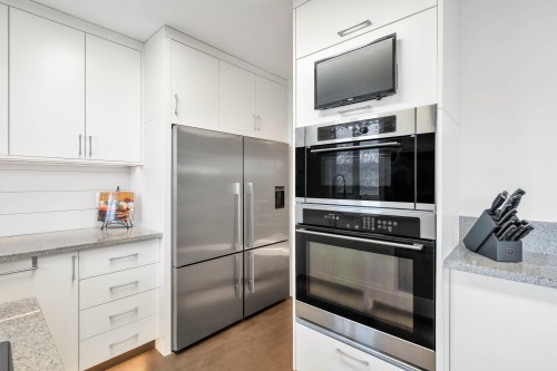 325-17707 57A Avenue, Surrey, BC 