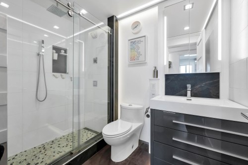 325-17707 57A Avenue, Surrey, BC 