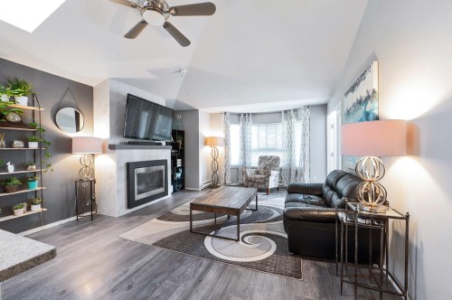 305-19721 64 Avenue  Langley, BC V2Y 1L1