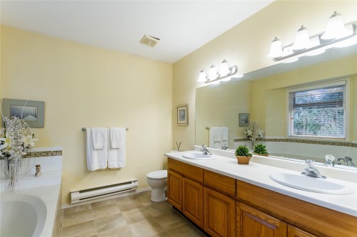 1-15140 20 Avenue, Surrey, BC 