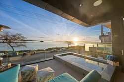 14555 Marine Drive  White Rock, BC V4B 1B5