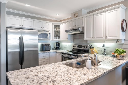 202-15284 Buena Vista Avenue  White Rock, BC V4B 5K5