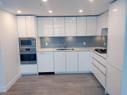 1005-10428 Whalley Boulevard  Surrey, BC V3T 1W6