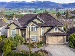 2608 Stonecroft Drive  Abbotsford, BC V3G 1K8