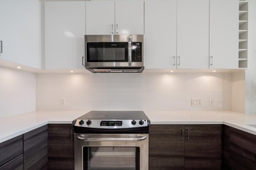 401-13919 Fraser Highway, Surrey, BC 