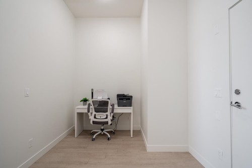 401-13919 Fraser Highway, Surrey, BC 