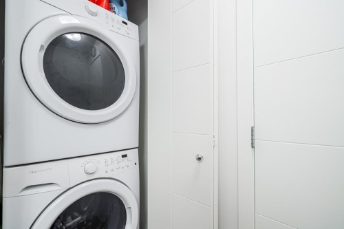 401-13919 Fraser Highway, Surrey, BC 