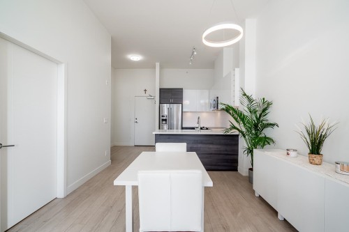 401-13919 Fraser Highway, Surrey, BC 