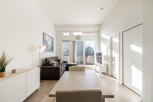 401-13919 Fraser Highway, Surrey, BC 