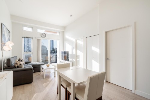 401-13919 Fraser Highway, Surrey, BC 