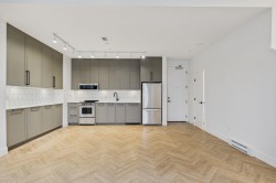 1F-13933 105 Avenue  Surrey, BC V3T 0R6