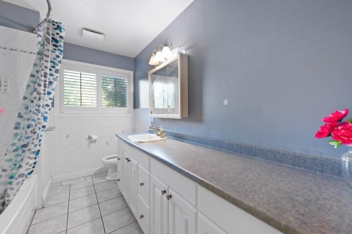 20624 48 Avenue, Langley, BC - Indoor Photo Showing Bathroom