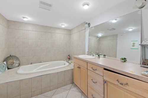 20624 48 Avenue, Langley, BC - Indoor Photo Showing Bathroom