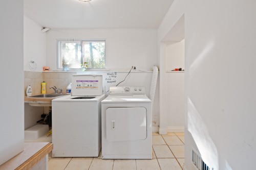 20624 48 Avenue, Langley, BC - Indoor Photo Showing Laundry Room