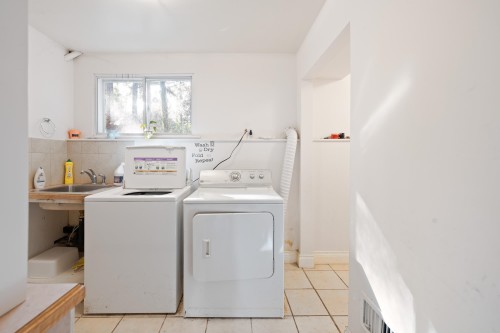20624 48 Avenue, Langley, BC - Indoor Photo Showing Laundry Room